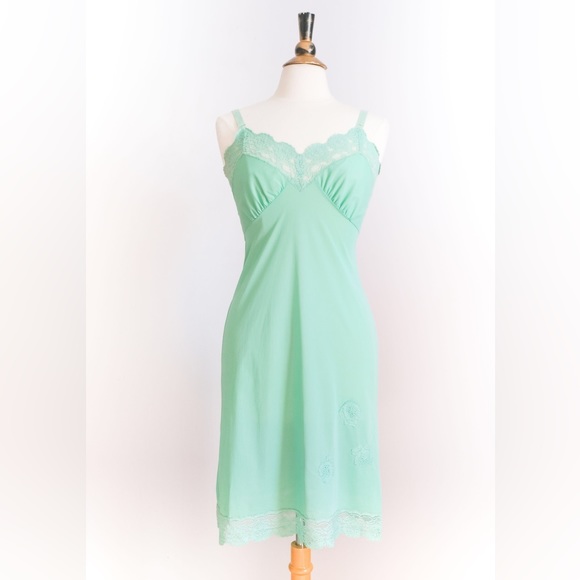 1950’s/60’s Mint Green Nylon Slip • S - Picture 1 of 10
